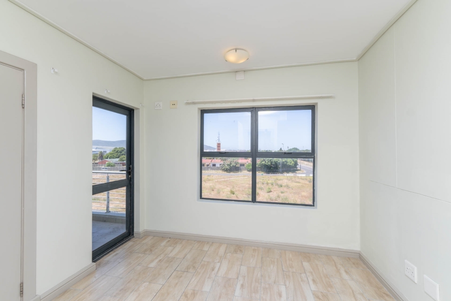 1 Bedroom Property for Sale in Royal Ascot Western Cape